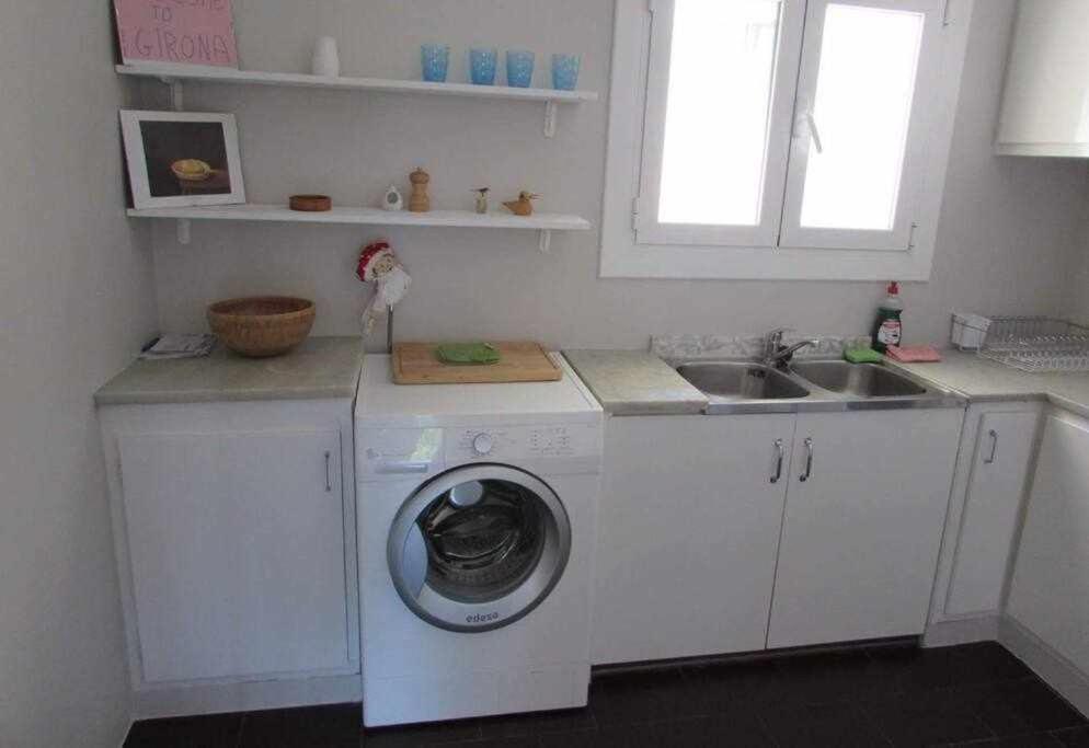 Apartamento con increíbles vistas y terraza en la azotea Girona Exterior foto