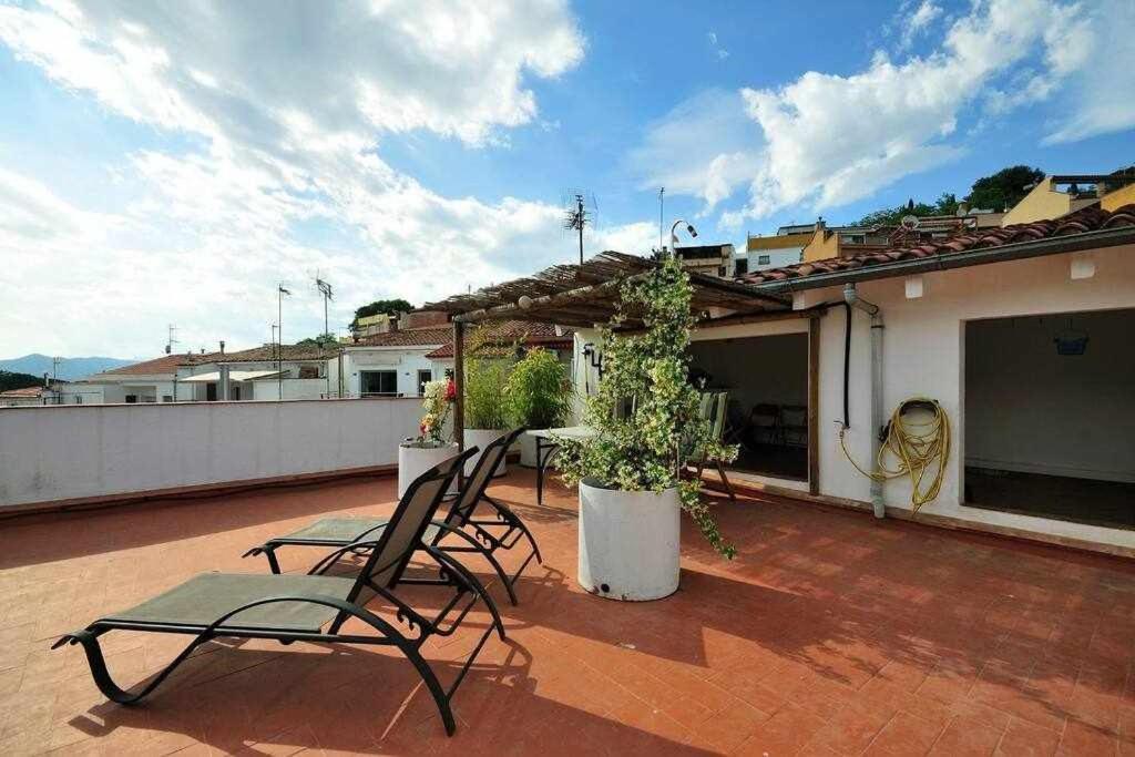 Apartamento con increíbles vistas y terraza en la azotea Girona Exterior foto